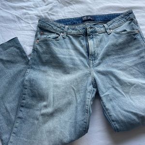 Gap Mid Rise Universal Slim Boyfriend Jeans with Washwell